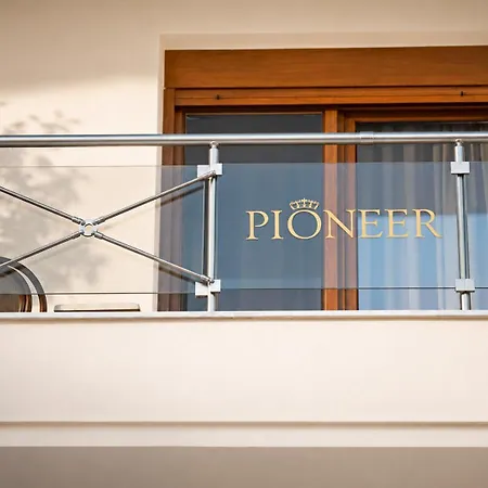 شقة Pioneer Excelsior *
